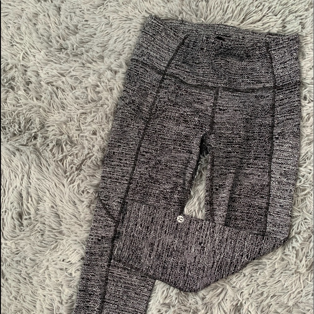 Lululemon yoga pants. - Picture 2 of 10